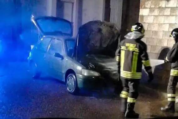 Gli uomini del 115 (foto Vigili del fuoco)