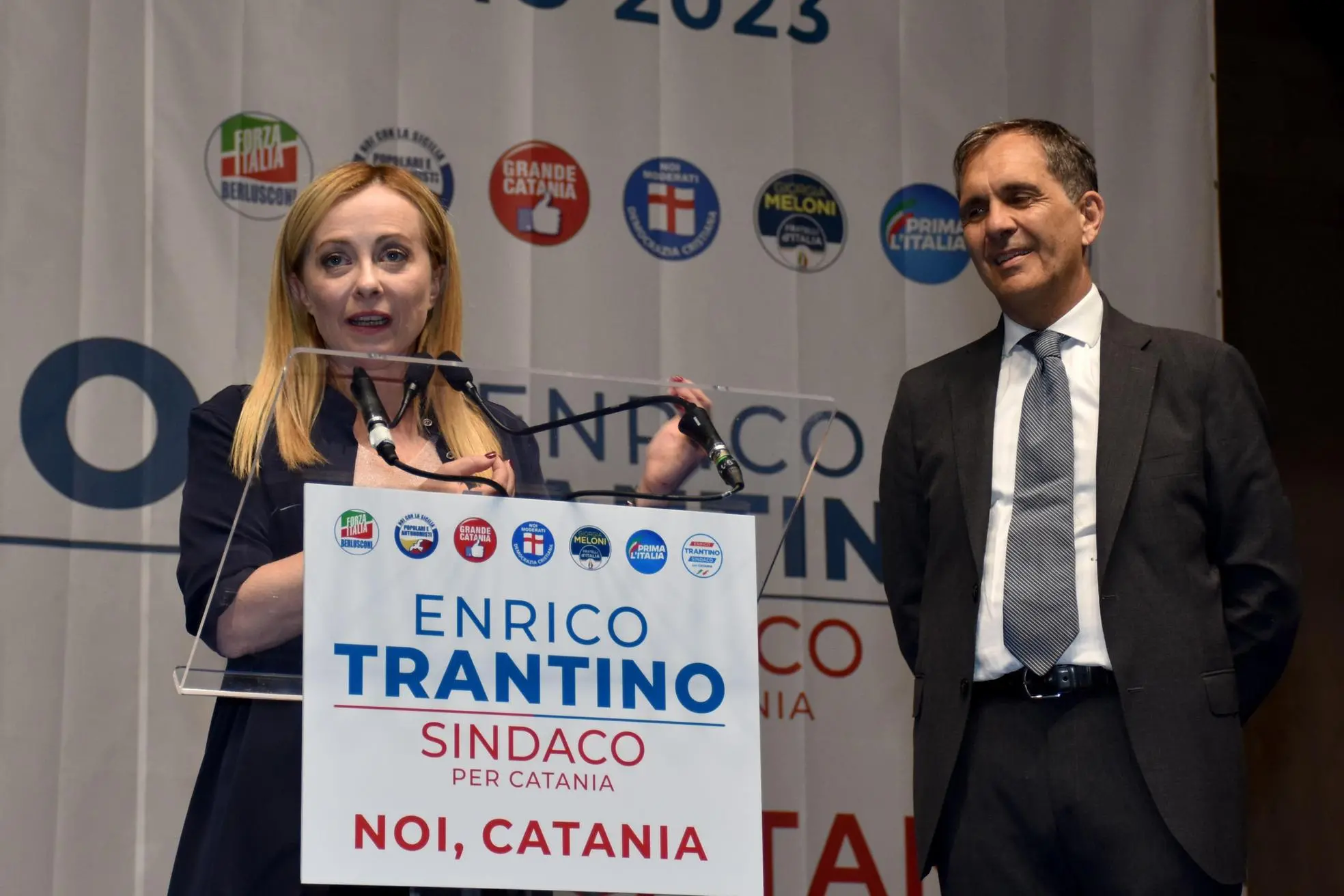 Giorgia Meloni con Enrico Trantino, eletto sindaco a Catania (Ansa)