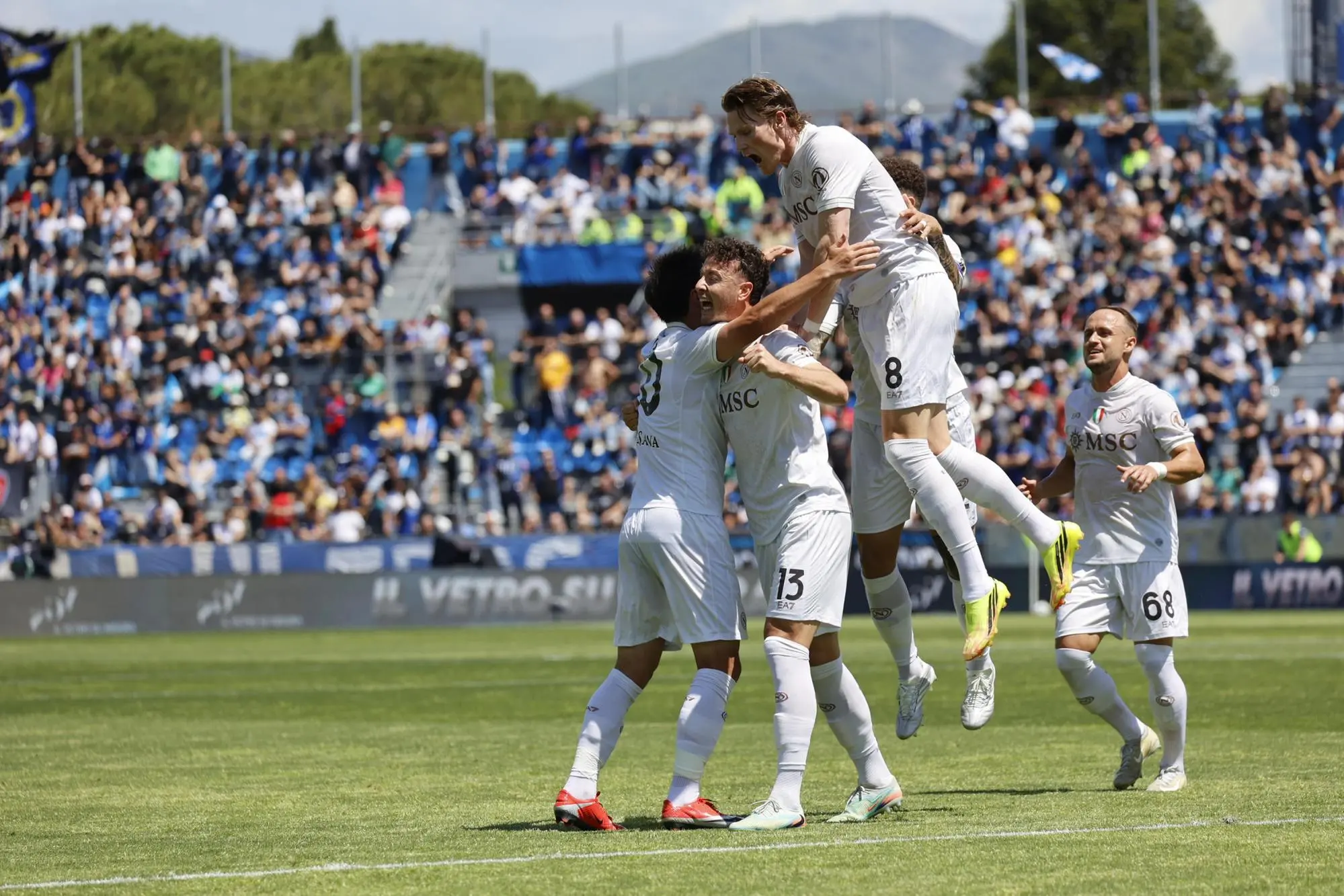 Napoli in Champions, tracollo Juve sorpassata da Milan e Roma. Salvezza, finale thriller per Lecce e Cremonese Gioia Napoli a Pisa (foto Ansa)