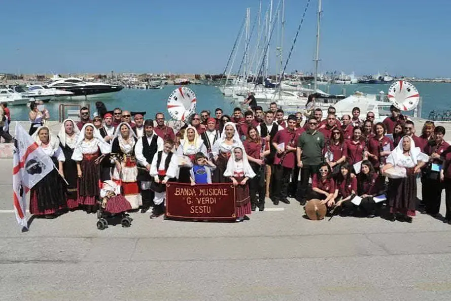 La banda musicale al completo