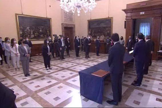 Un momento della cerimonia (frame video Palazzo Chigi)