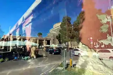 Transenne e divieto di sosta: disagi al cimitero di San Michele di Cagliari