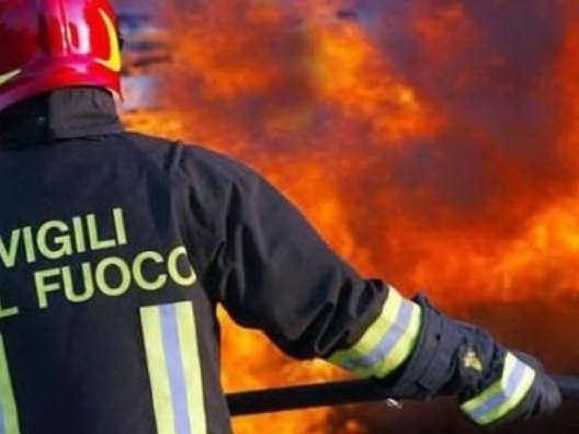 Cagliari, rogo al centro migranti: l'incendio provocato da una stufetta