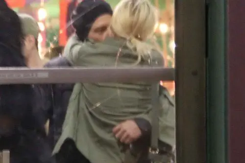 Paris Hilton: shopping con il nuovo boyfriend