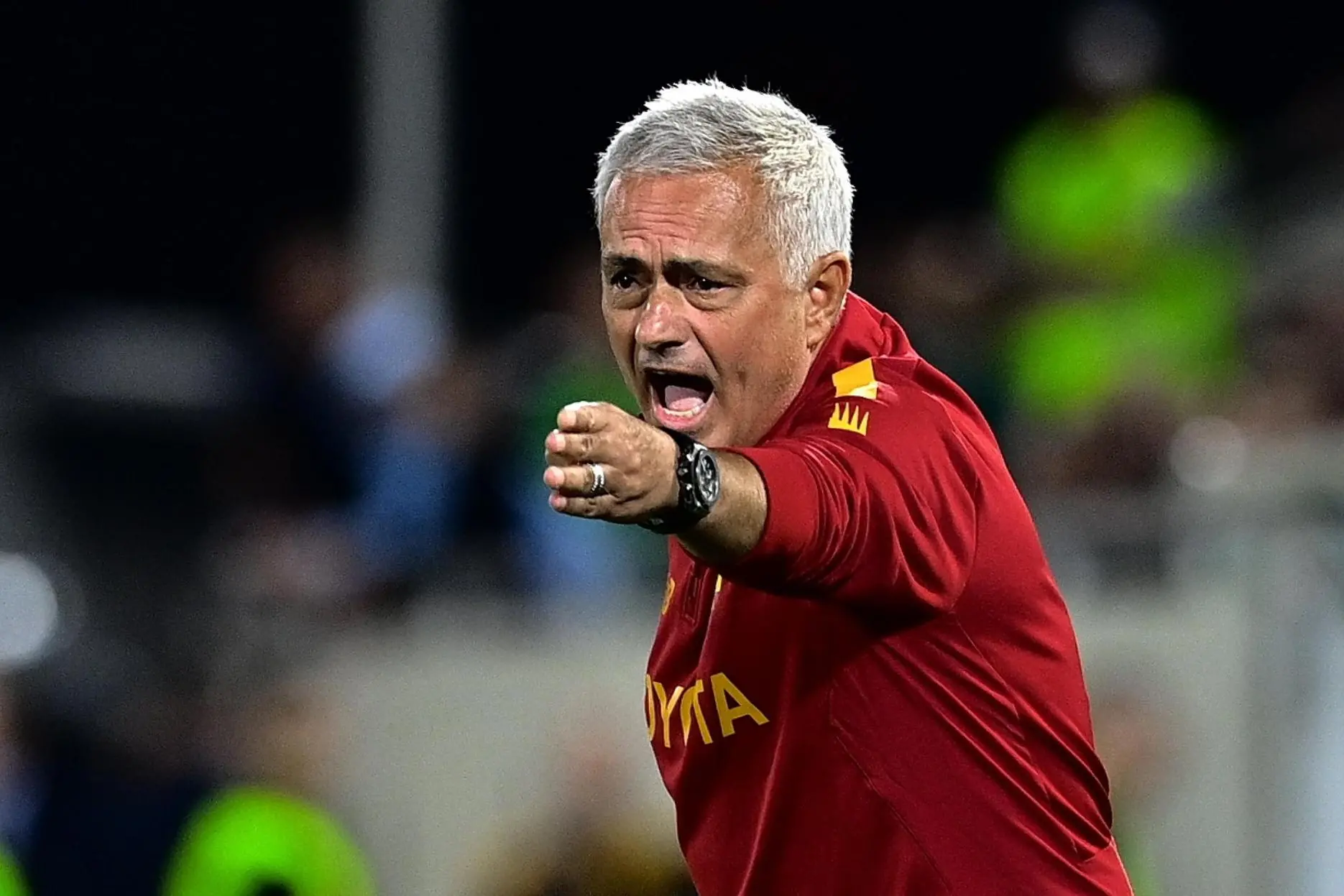 epa10170860 AS Roma head coach Jose Mourinho reacts during the UEFA Europa League group C soccer match between PFC Ludogorets and AS Roma in Razgrad, Bulgaria, 08 September 2022. EPA/VASSIL DONEV