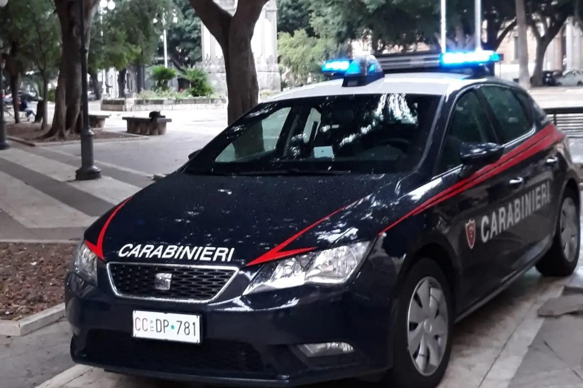Carabinieri in piazza del Carmine (L'Unione Sarda)