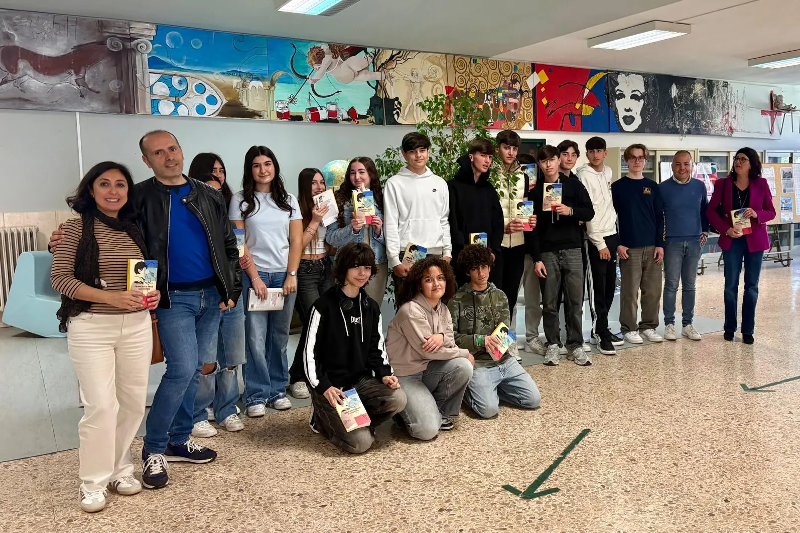 Alcuni studenti con i docenti del liceo Mossa di Olbia