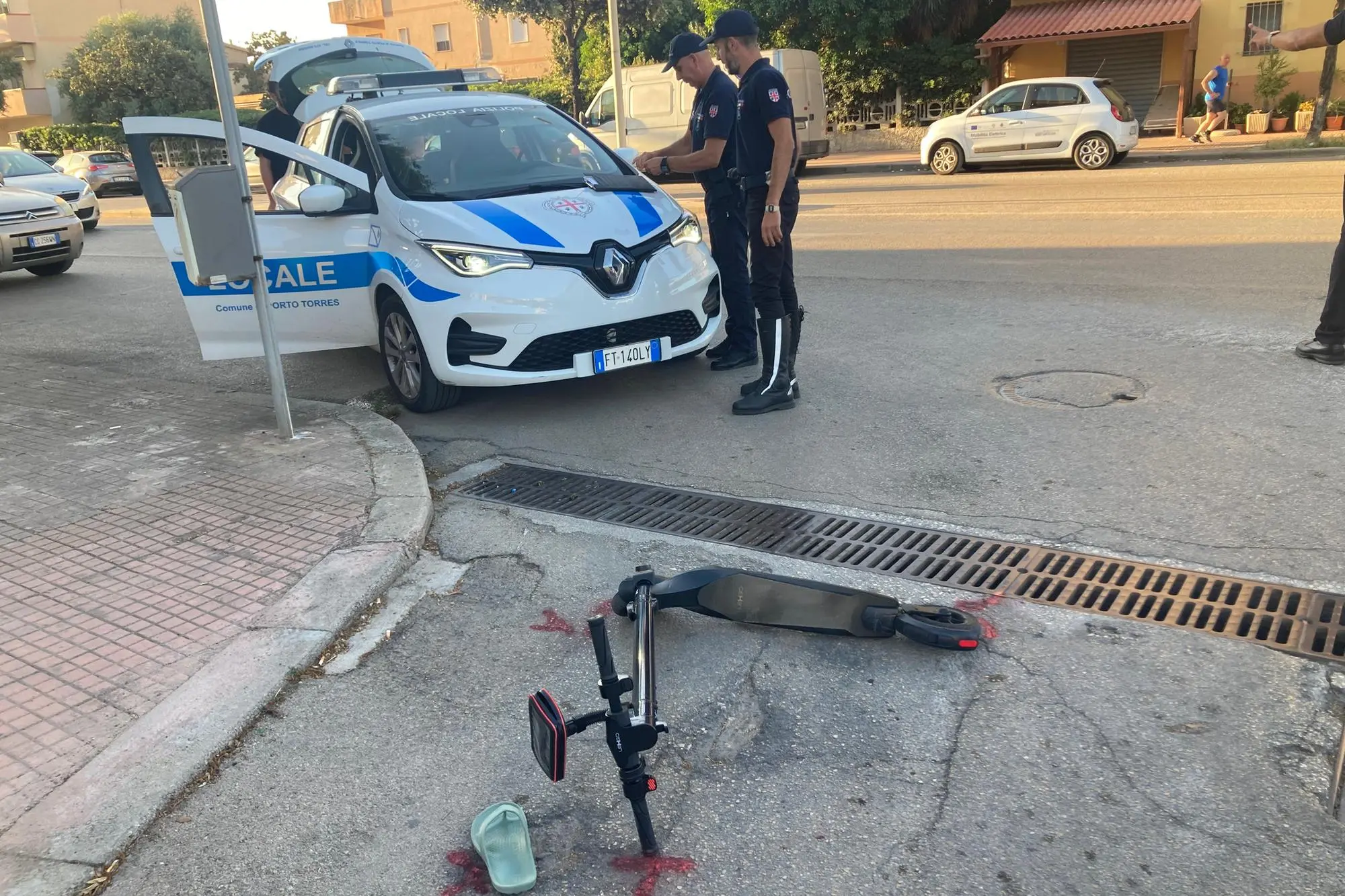 Il monopattino nel luogo dell’incidente (foto Pala)