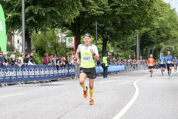 Alberto Passetti impegnato nella Maratona di Amburgo, in Germania (foto concessa)