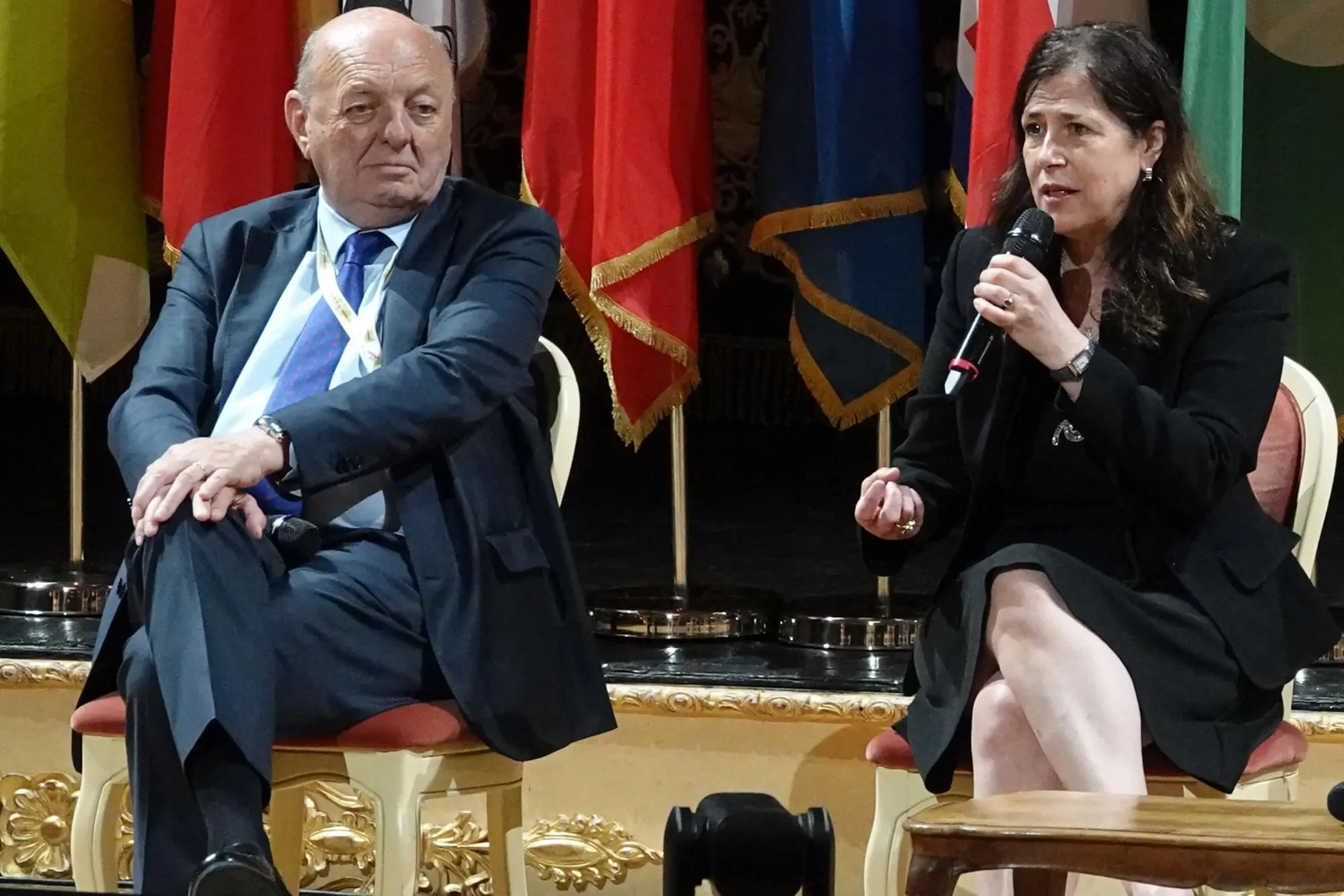 Alessandra Todde con Pichetto Fratin sul palco del Festival delle Regioni