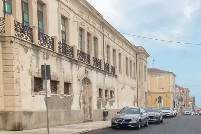 La scuola De Amicis a Porto Torres (foto Pala)