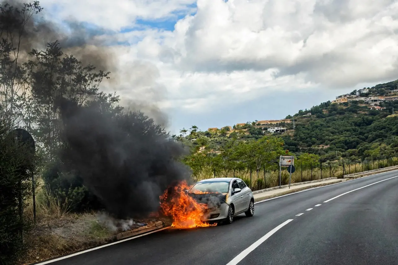 L'auto a fuoco