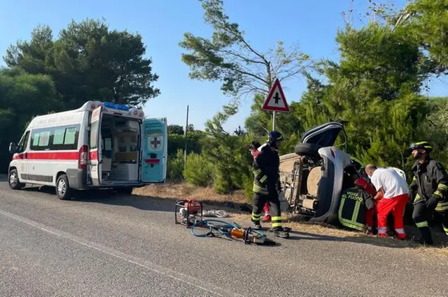 L'incidente sulla provinciale a Oristano (Ansa)