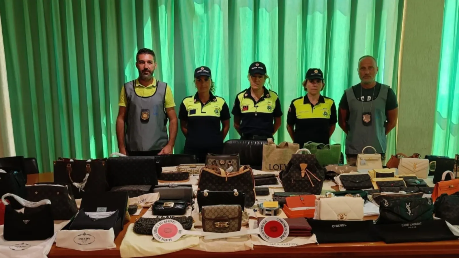 Counterfeit watches and other luxury objects: huge seizure in Olbia