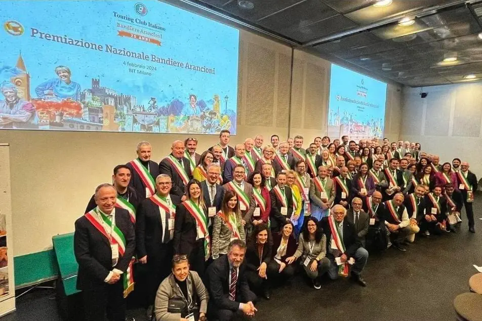 Gli amministratori che hanno ritirato il riconoscimento a Milano (Foto concessa)