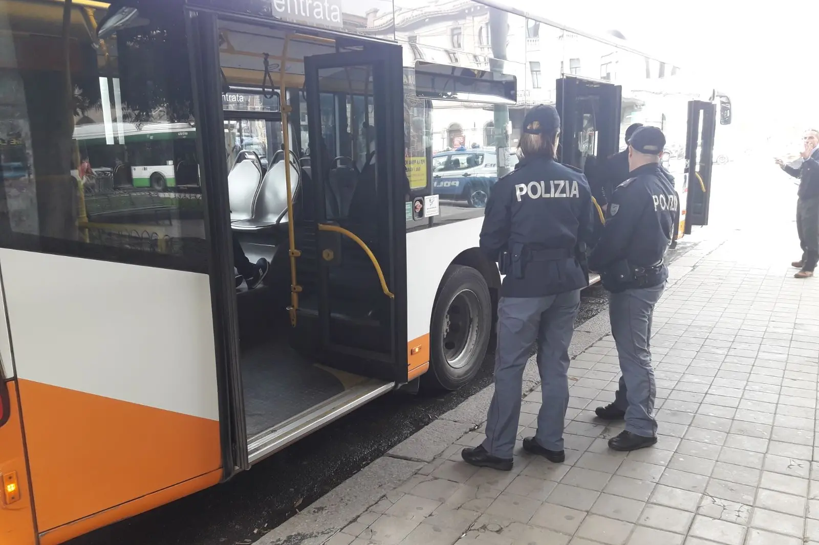 Intervento della Polizia su un bus del Ctm