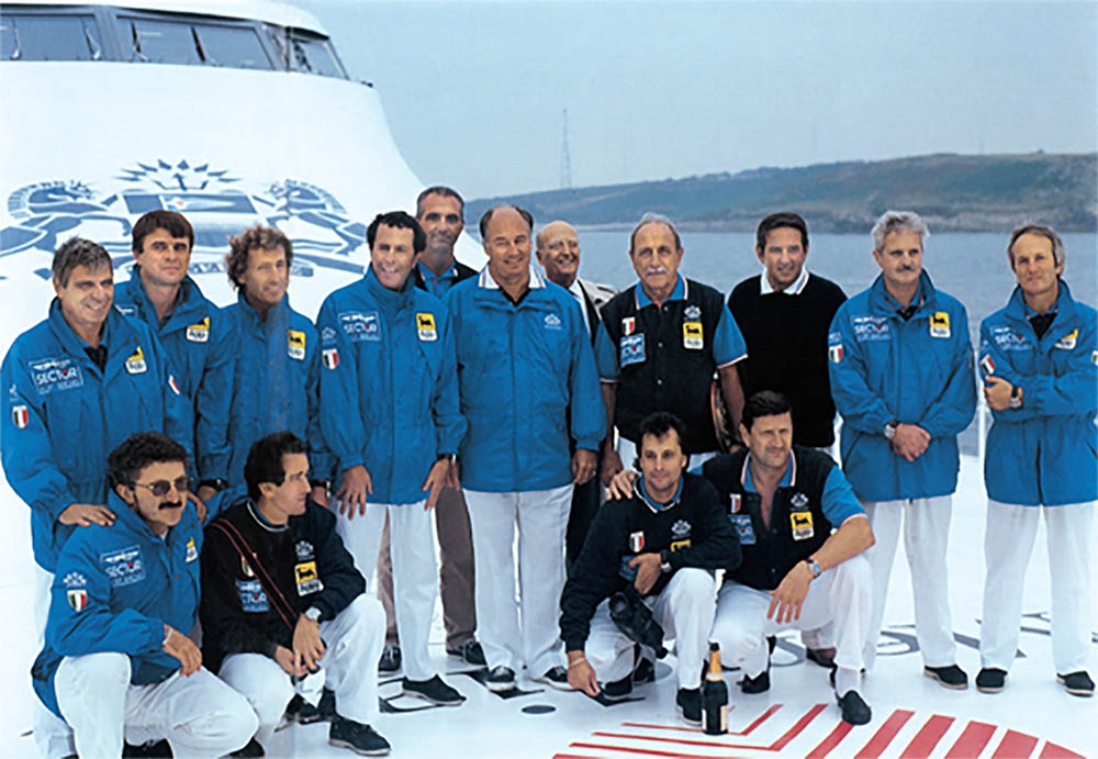 L'equipaggio di Destriero nel 1992: al centro Cesare Fiorio e Karim Aga Khan (foto Destriero)