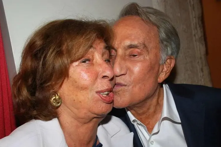 Emilio Fede con la moglie (Ansa)