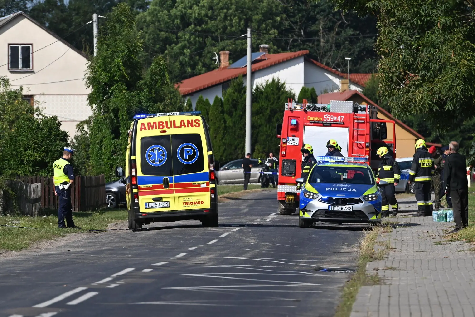 epa12366589 Emergency services inspect the site after a Russian drone damaged the roof of a residential building in Wyryki, eastern Poland, 10 September 2025. Russian drones repeatedly violated Polish airspace overnight. EPA/WOJTEK JARGILO POLAND OUT