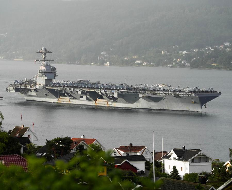 Pressing sull’Iran, arriva la mega portaerei