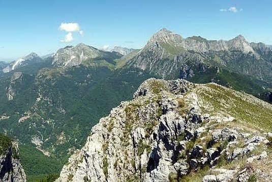 Le Alpi Apuane (Wikipedia)