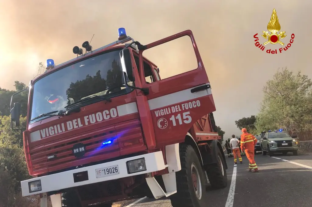 Incendio a Sassari (foto Vigili del fuoco)
