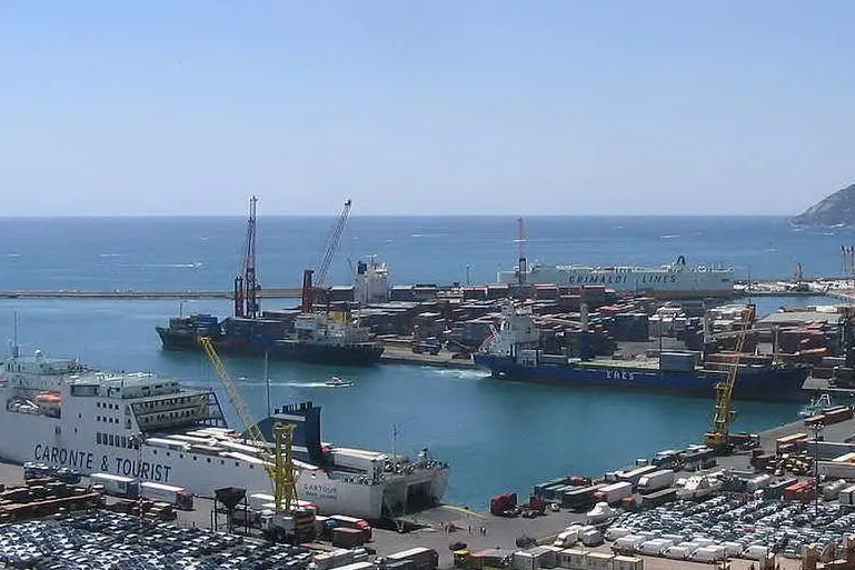 Il porto di Salerno (Wikipedia)