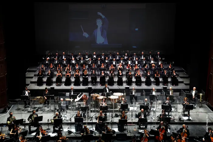Diego Ceretta e l'orchestra del Lirico (foto Ansa)