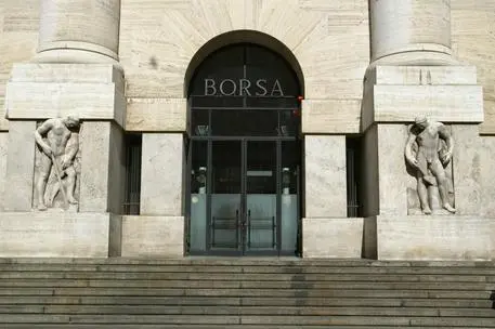 La sede della Borsa in Piazza Affari a Milano (Ansa)