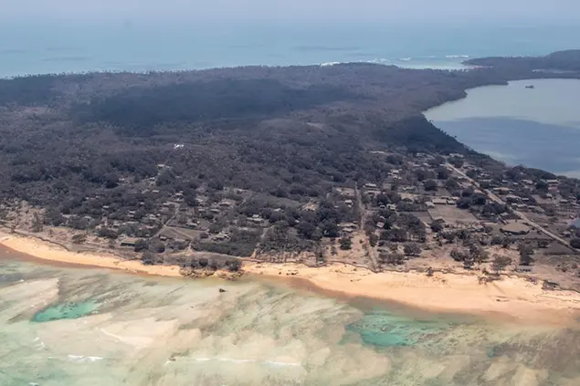 Una vista aerea della zona devastata (Ansa)