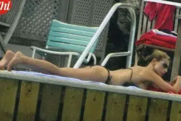 Marina Berlusconi in topless (Foto da "Chi", settimanale diretto da Alfonso Signorini)