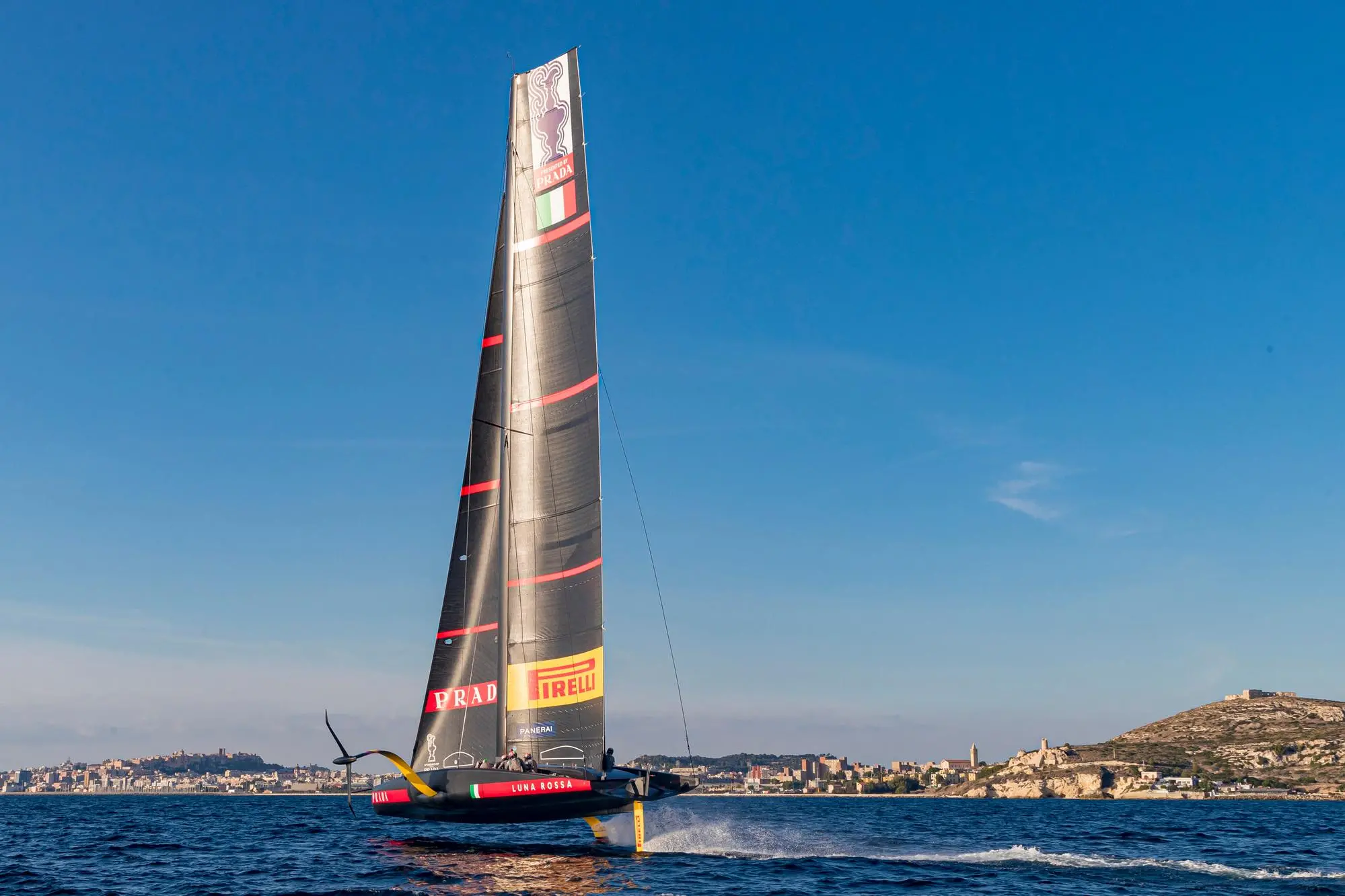 Luna Rossa a Cagliari (Ansa)