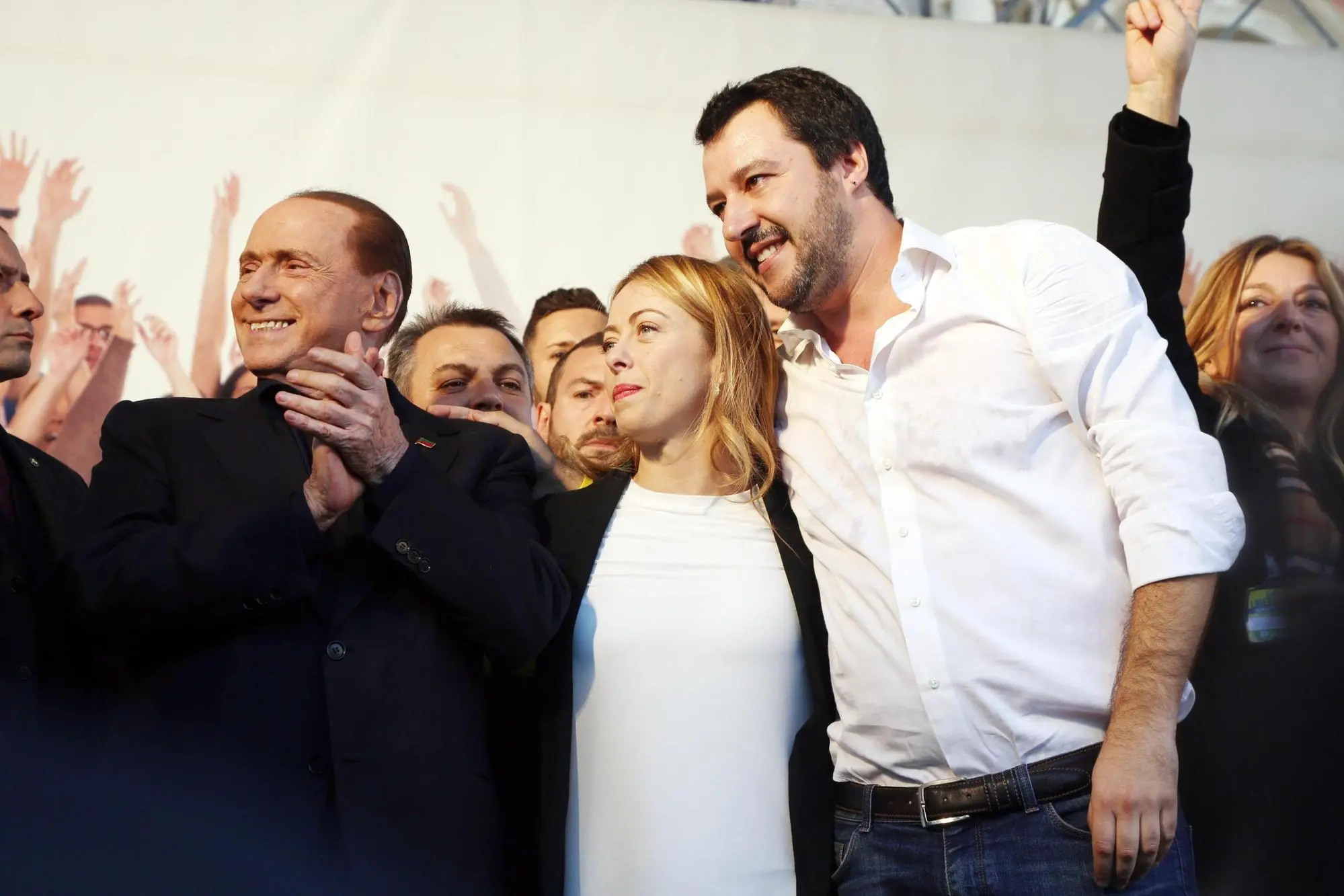 Matteo Salvini con Silvio Berlusconi e Giorgia Meloni (Ansa)