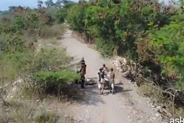 Venezuelani a piedi verso la Colombia, le immagini dal drone