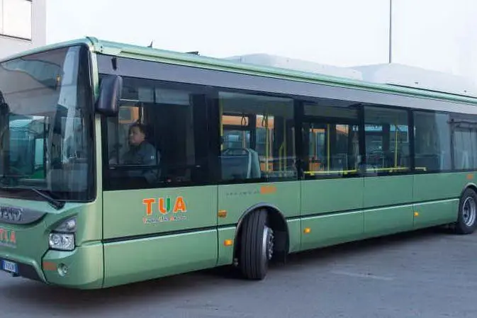 Un autobus del trasporto pubblico abruzzese