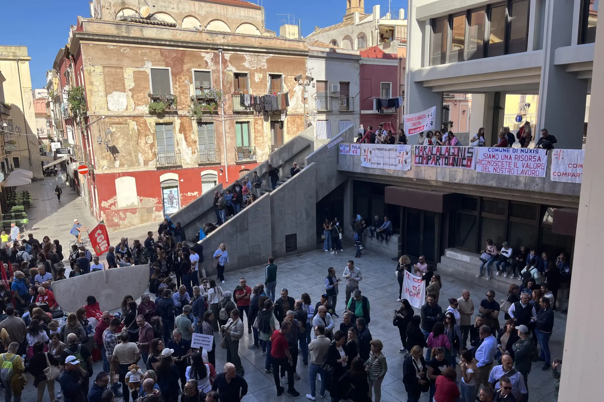 Dipendenti comunali in piazza