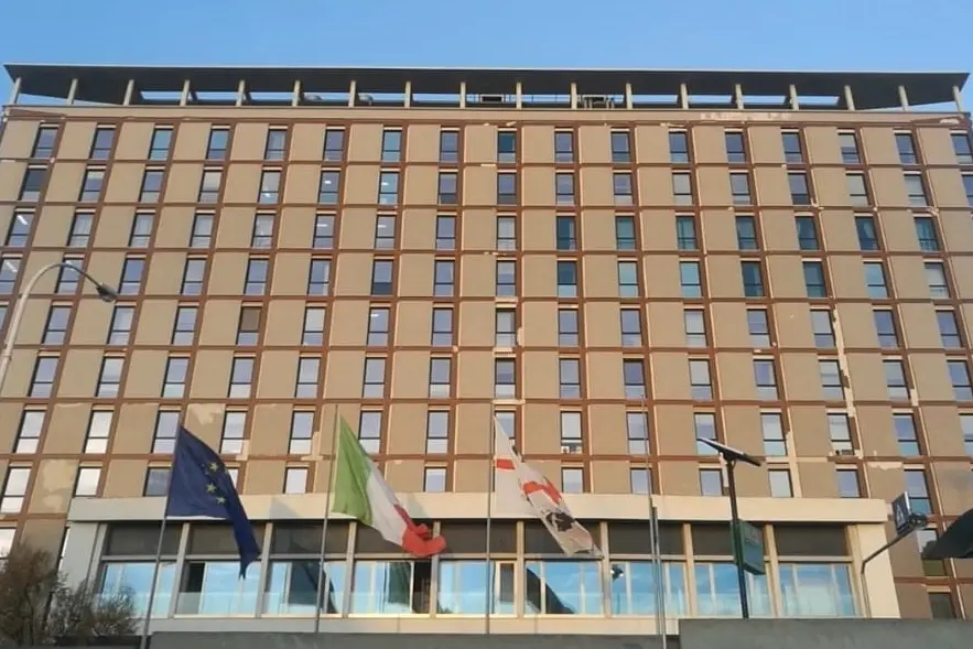 Il palazzo della Regione in viale Trento (L'Unione Sarda)