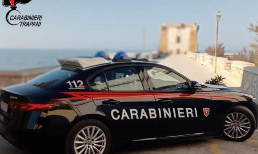 Aggressione choc a scuola: 11enne tenta di accoltellare il professore e riprende tutto col cellulare