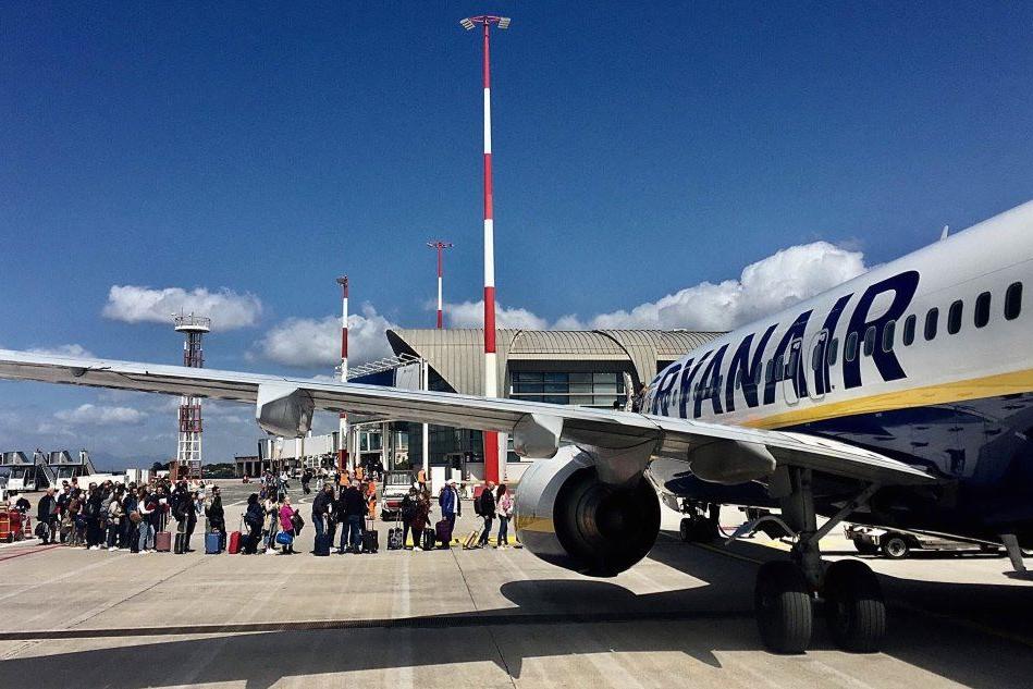 L'imbarco su un volo Ryanair (L'Unione Sarda - Piras)