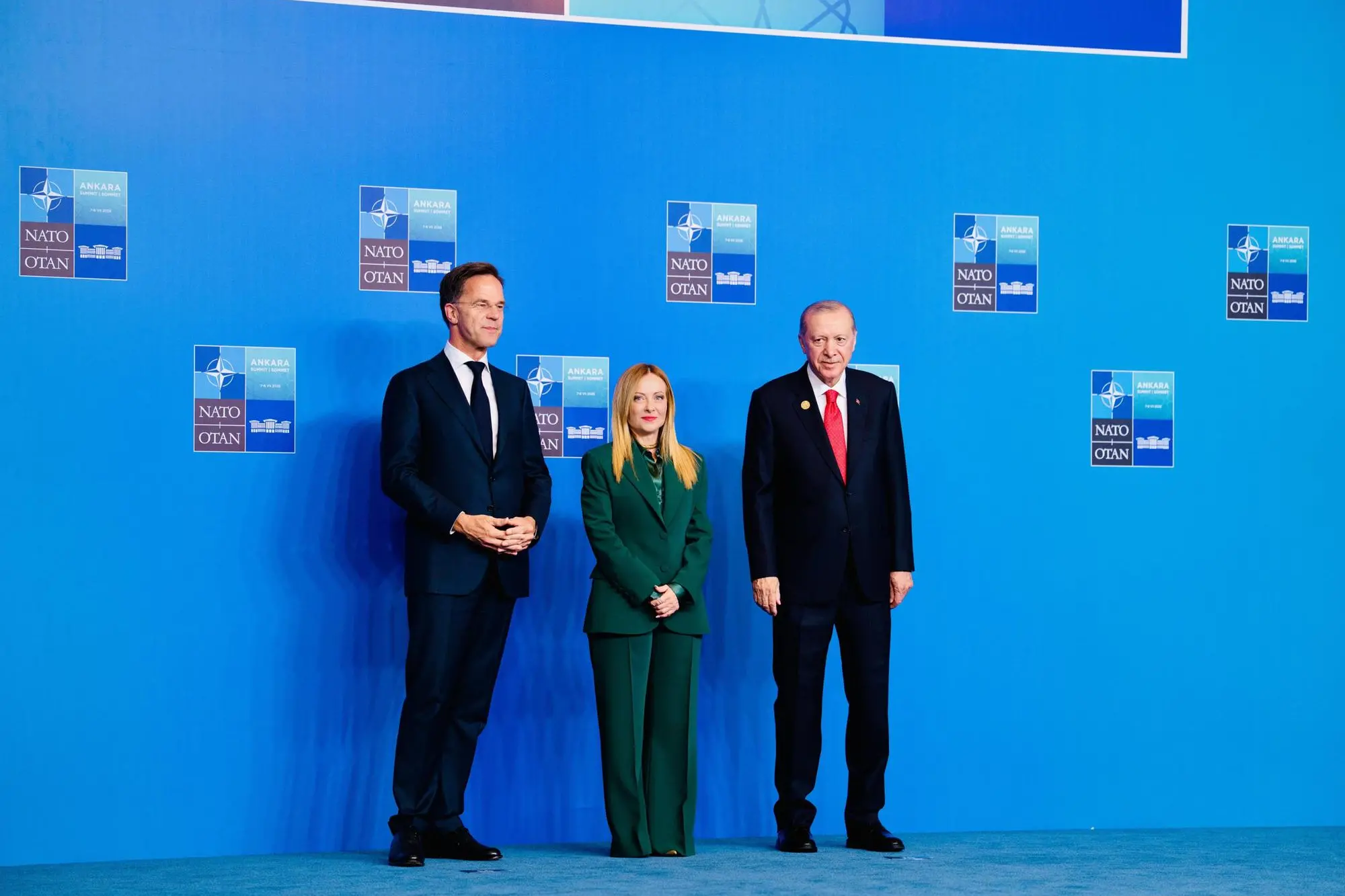 La presidente del Consiglio Giorgia Meloni con il segretario generale della Nato Mark Rutte e il presidente turco Recep Tayyip Erdogan (Palazzo Chigi-Ansa)