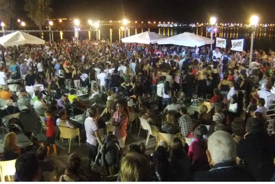 Una serata di balli a Marina Piccola