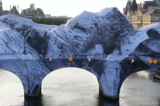 Parigi, il Pont Neuf si trasforma in una gigantesca caverna