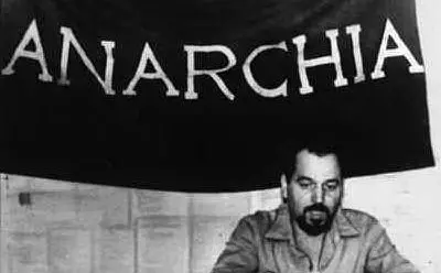 Giuseppe Pinelli, l'anarchico inizialmente accusato che precipiterà giù dalla sede della Questura di Milano