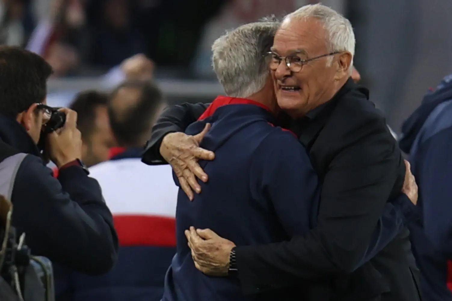 La felicità di Ranieri dopo la vittoria del Cagliari sull'Atalanta (Ansa)