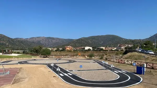 https://immagini.unionesarda.it/version/c:YjMxMmExZWItODZjYi00:ZjhmZmJkZmYtNDFjNC00/image.webp?f=16:9