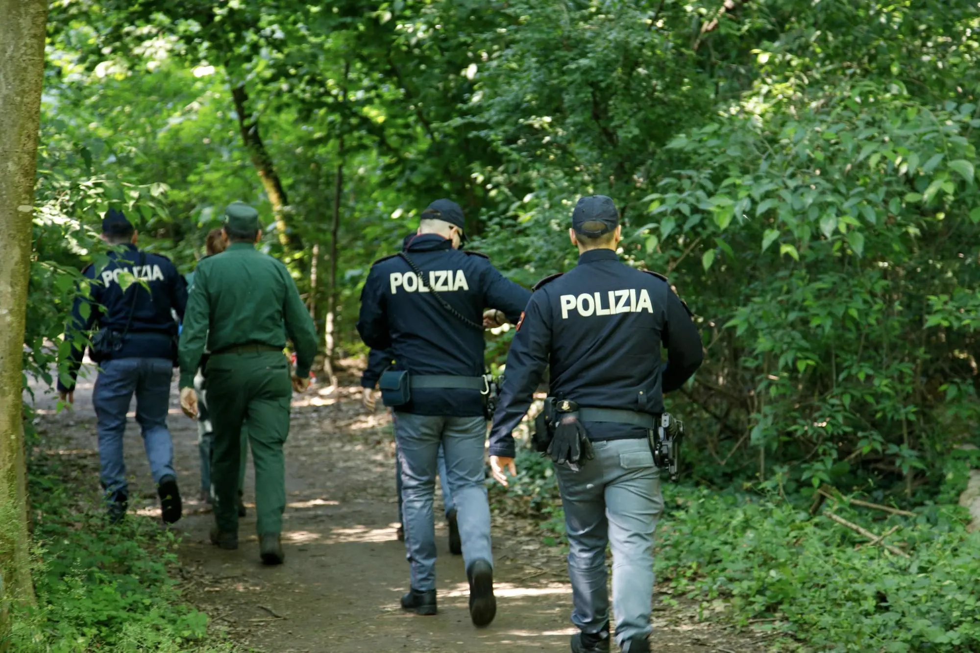 Agenti al Parco Nord (Ansa)