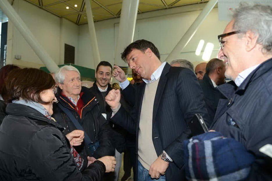 Renzi sbarca in Sardegna: &quot;Qui per ascoltare la gente&quot;