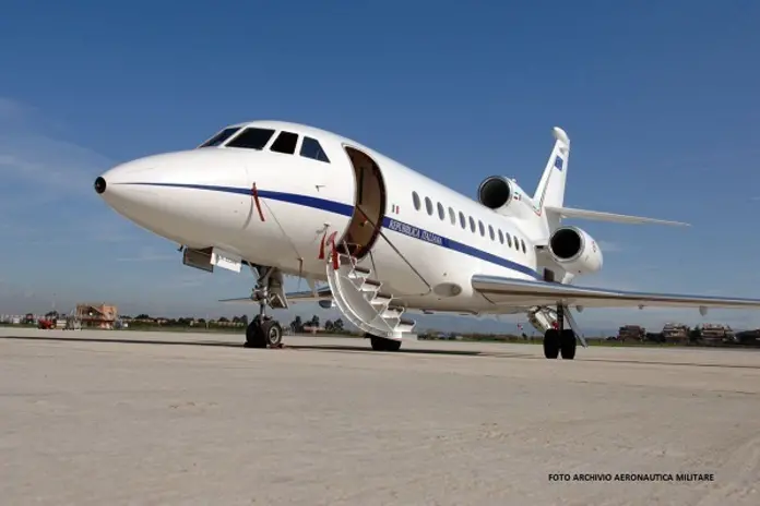 Un Falcon dell'Aeronautica Militare (Ansa)