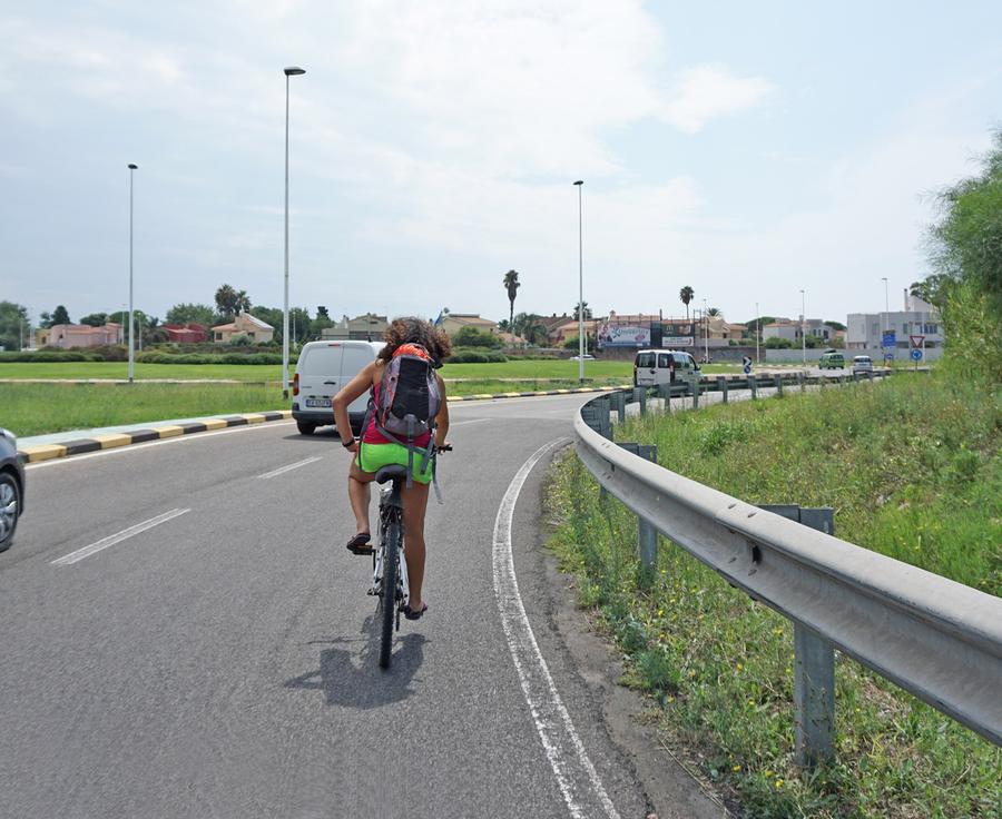 Nuova bravata,  lancio di uova contro le auto