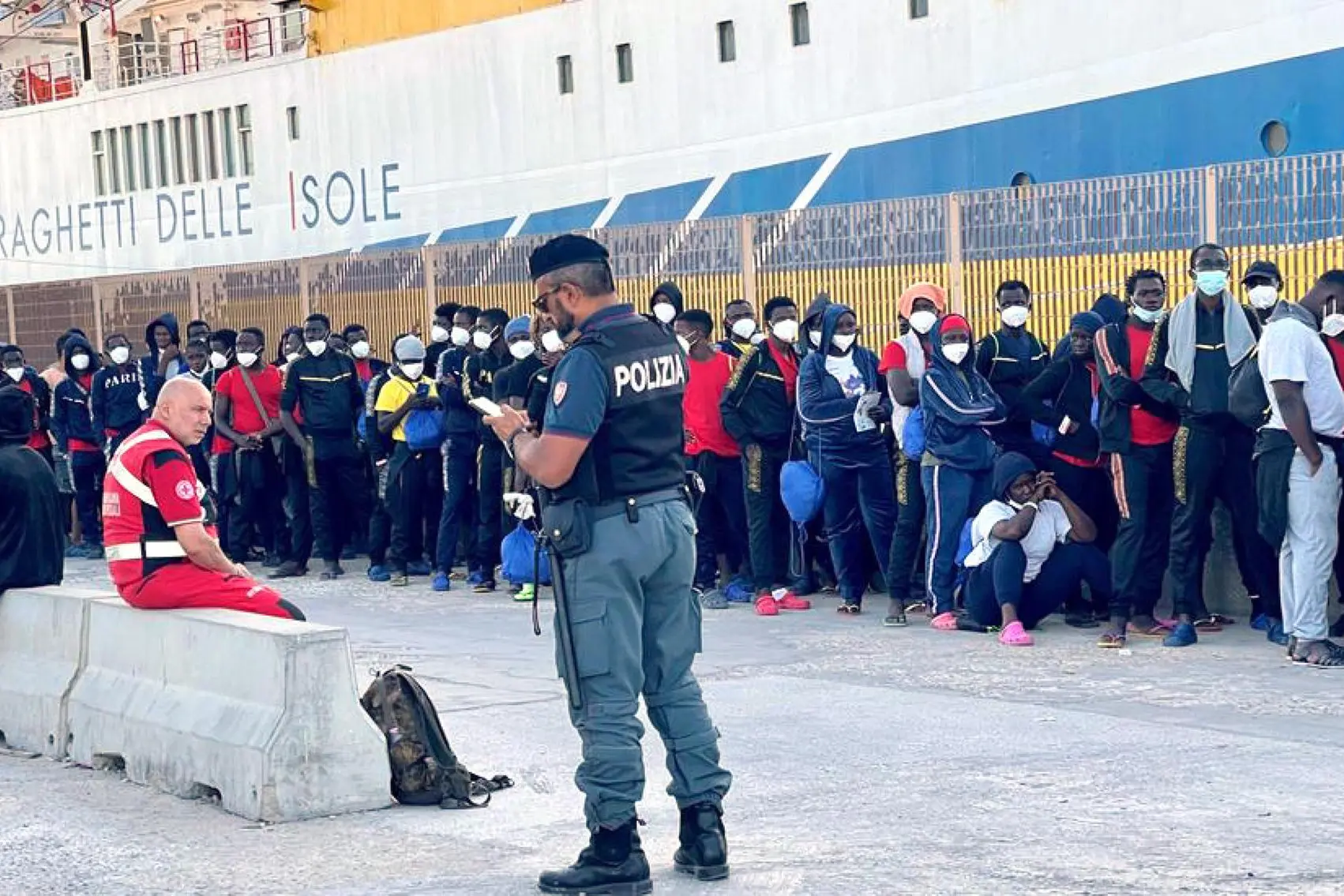 Migranti a Lampedusa (foto Ansa)